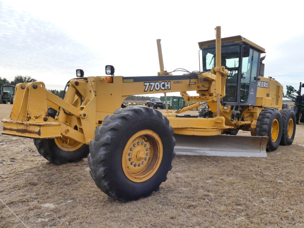 #643 - 2002 DEERE 770CH SERIES II MOTOR GRADER | DeMott Auction