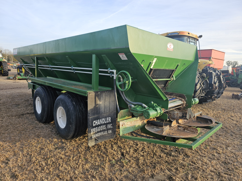 #584 - CHANDLER LITTER SPREADER | DeMott Auction