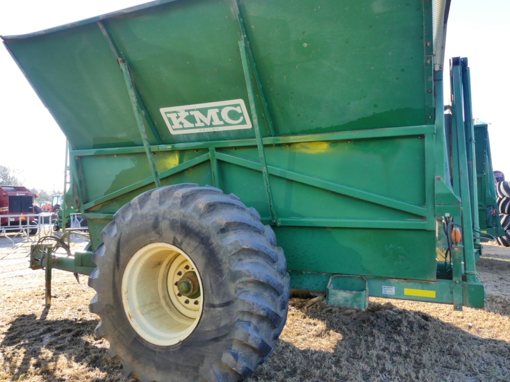 #604 - KMC 4810 PEANUT DUMP CART | DeMott Auction