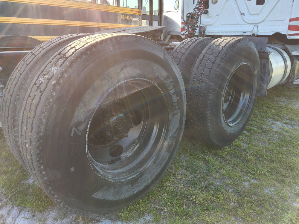 #704 - 2013 Freightliner Day Cab | DeMott Auction