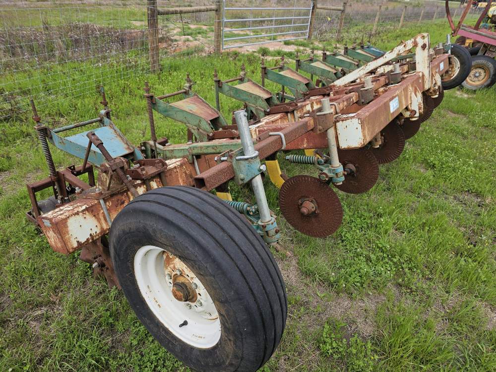 813A KMC 8 Row Strip Till Rig DeMott Auction