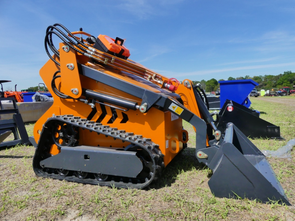 586 Land Hero LDHHY4509 Mini Skid Steer Loader w/ 739cc Engine DeMott Auction