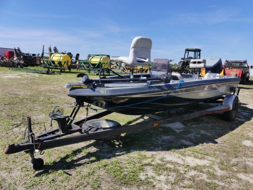 #963 - 1986 Champion Boat | DeMott Auction