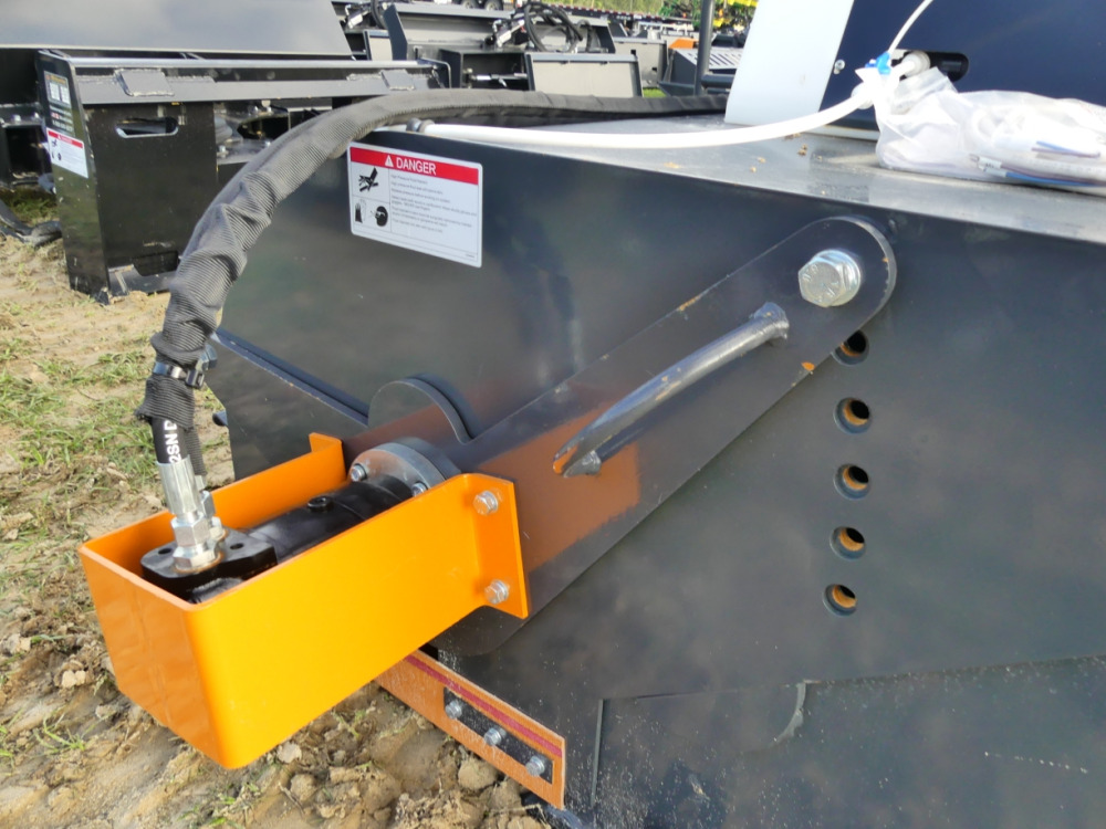 #415 - Wolverine Quick Attach Box Broom Sweeper w/ Tank | DeMott Auction