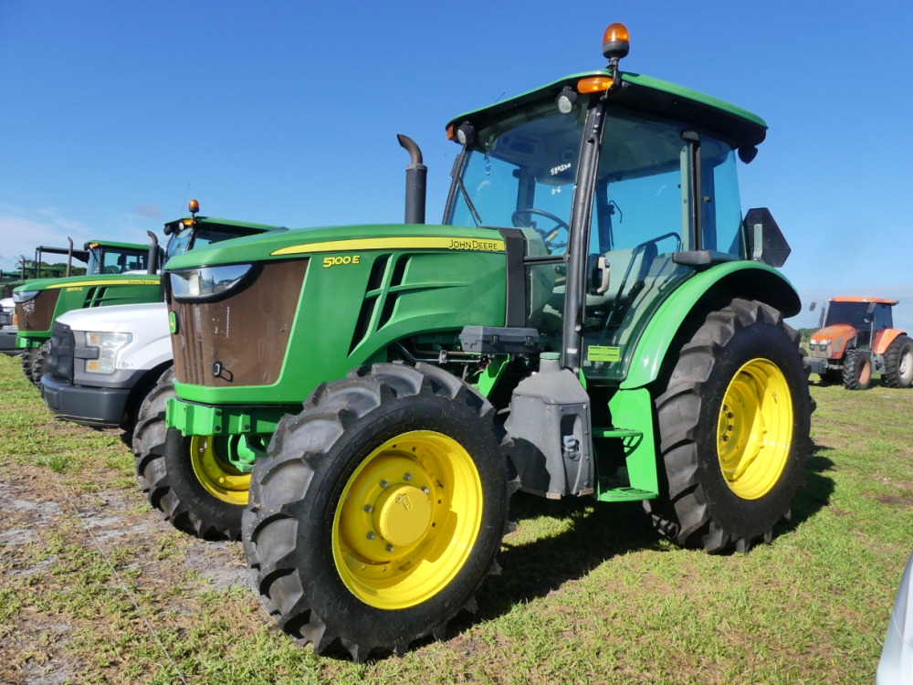 #915 - 2018 John Deere 5100E | DeMott Auction