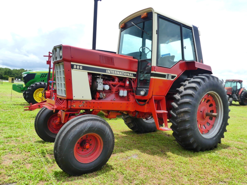 #1081 - Case-IH 886 | DeMott Auction