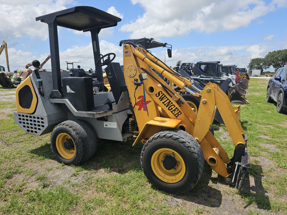 #901 - 2012 Swinger 2K Loader | DeMott Auction