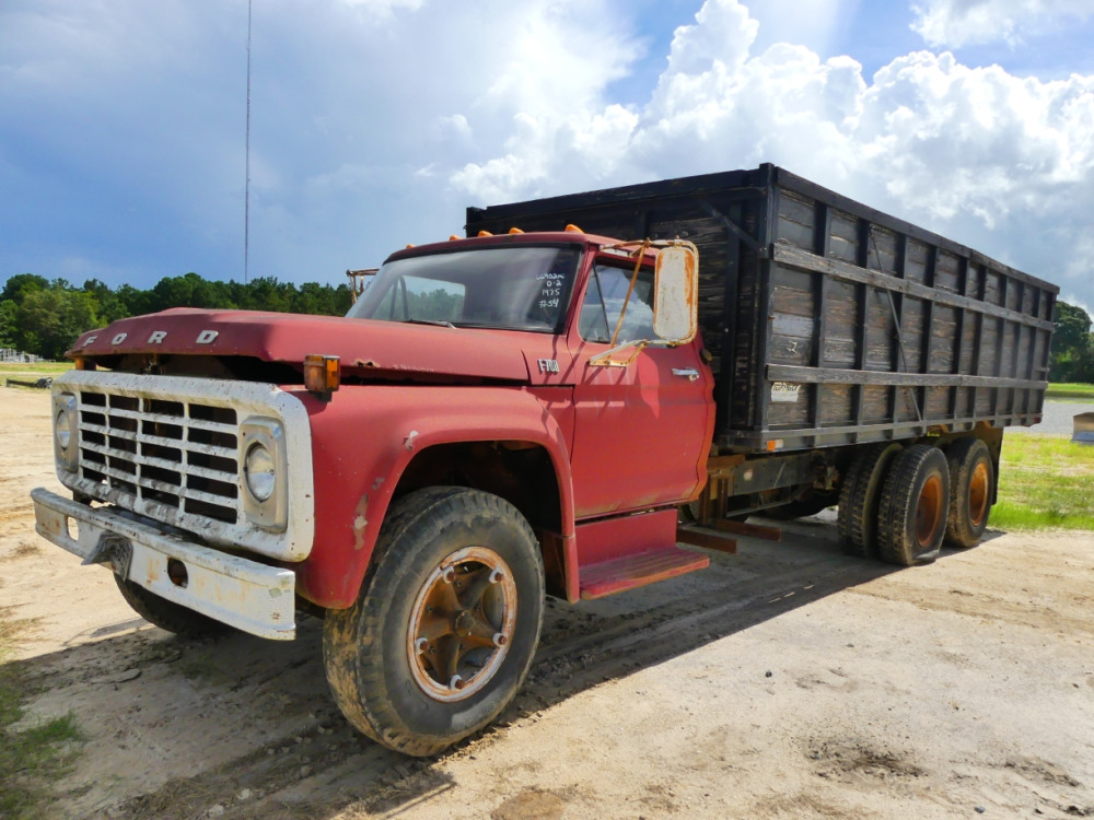 #525 - 1975 Ford F700 | DeMott Auction