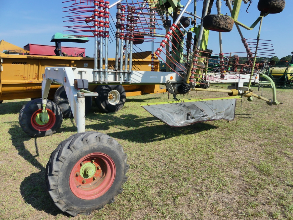 #581 - Claas Liner 880 Profil Hay Rake | DeMott Auction