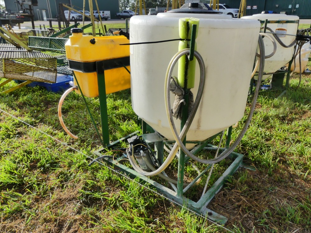 #57 - Chemical Containers 35 Gal Spray Rig | DeMott Auction