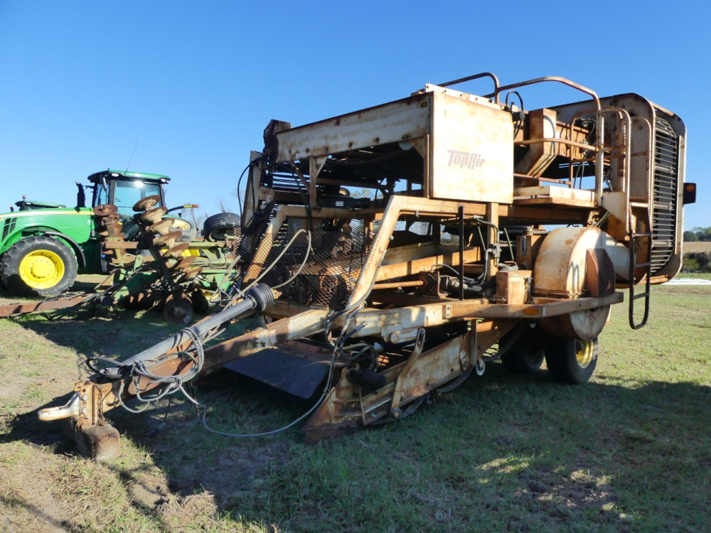 #544 - TOP AIR ONION HARVESTER | DeMott Auction