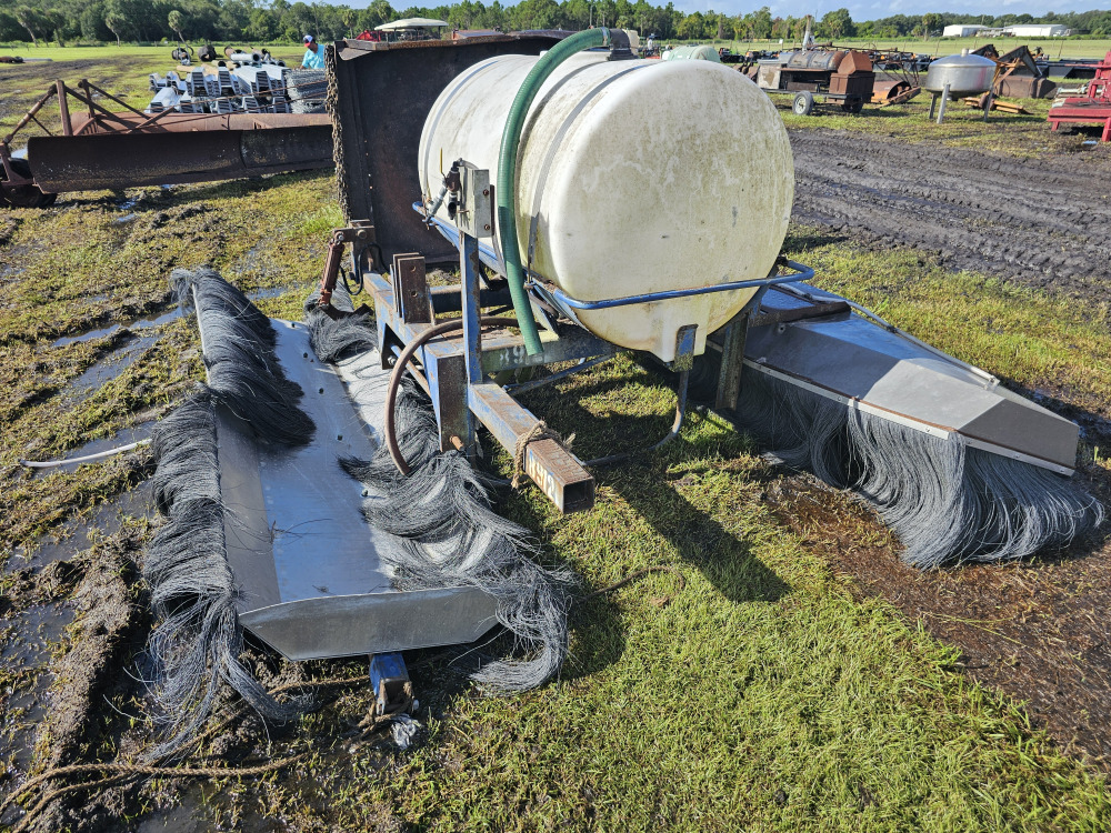 #2343 - Chemical Containers 3pt 300 Gallon Spray Rig | DeMott Auction