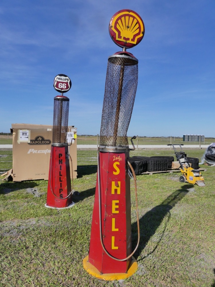 #2040 - Shell Gas Pump | DeMott Auction