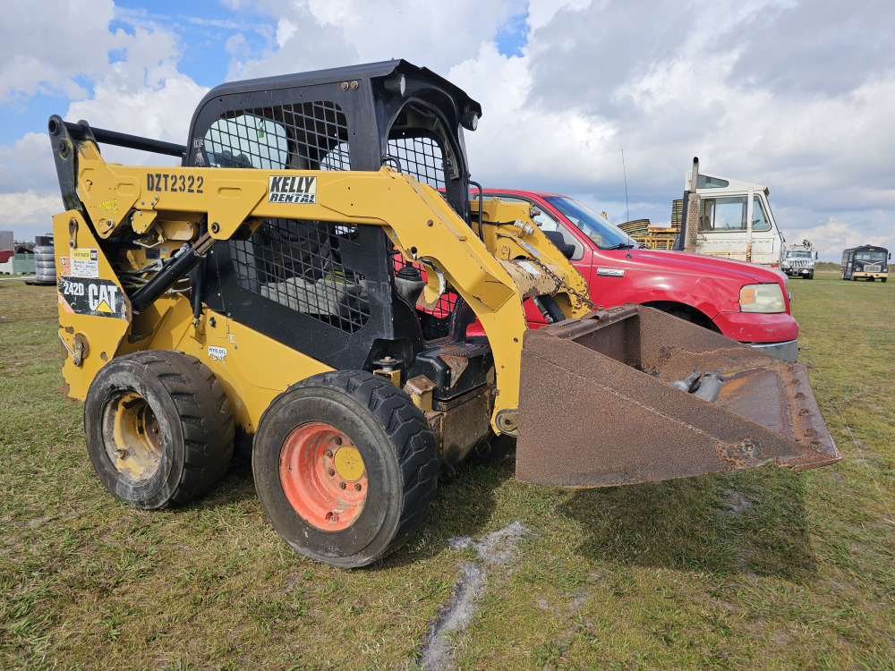 #901 - CATERPILLAR 242D SKID STEER | DeMott Auction