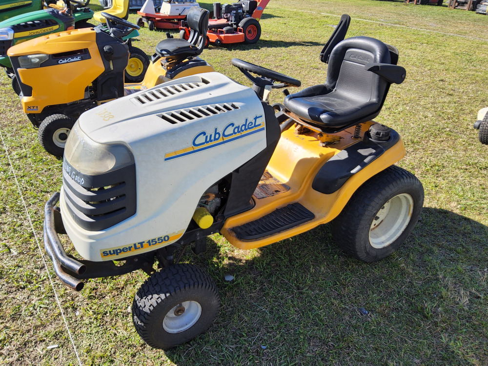 383B CUB CADET SUPER LT 1550 MOWER DeMott Auction