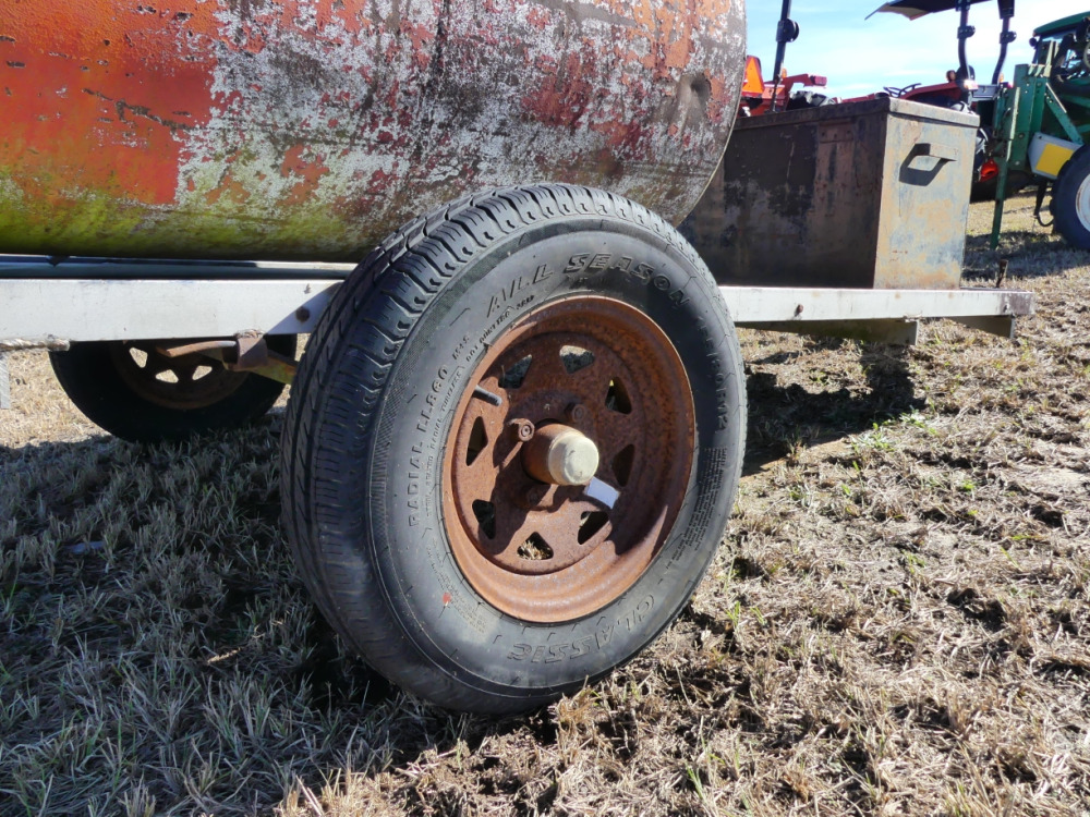 100-gallon-fuel-tank-on-trailer-demott-auction