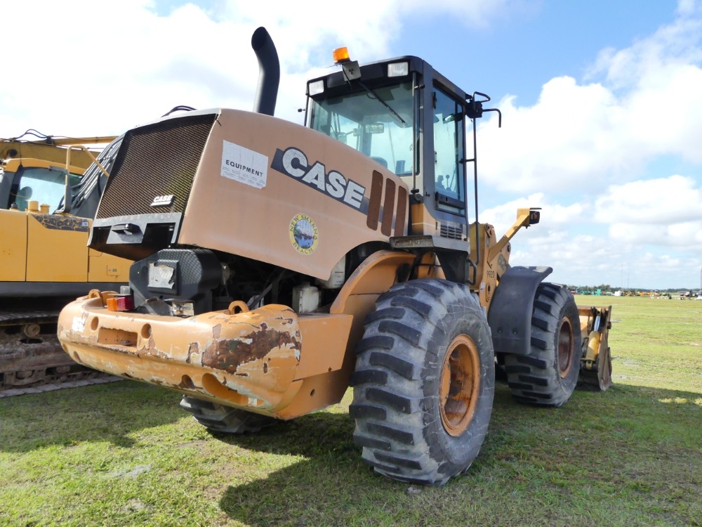 #1229 - 2006 Case 621D | DeMott Auction