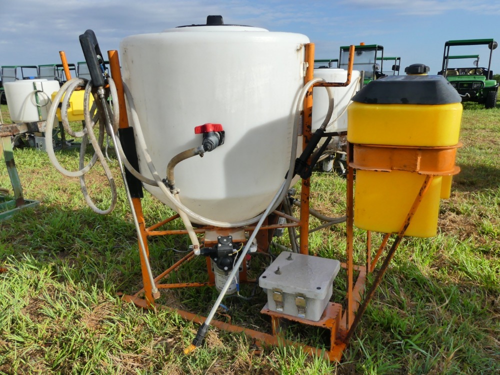 #67 - Chemical Containers 35 Gal Spray Rig | DeMott Auction