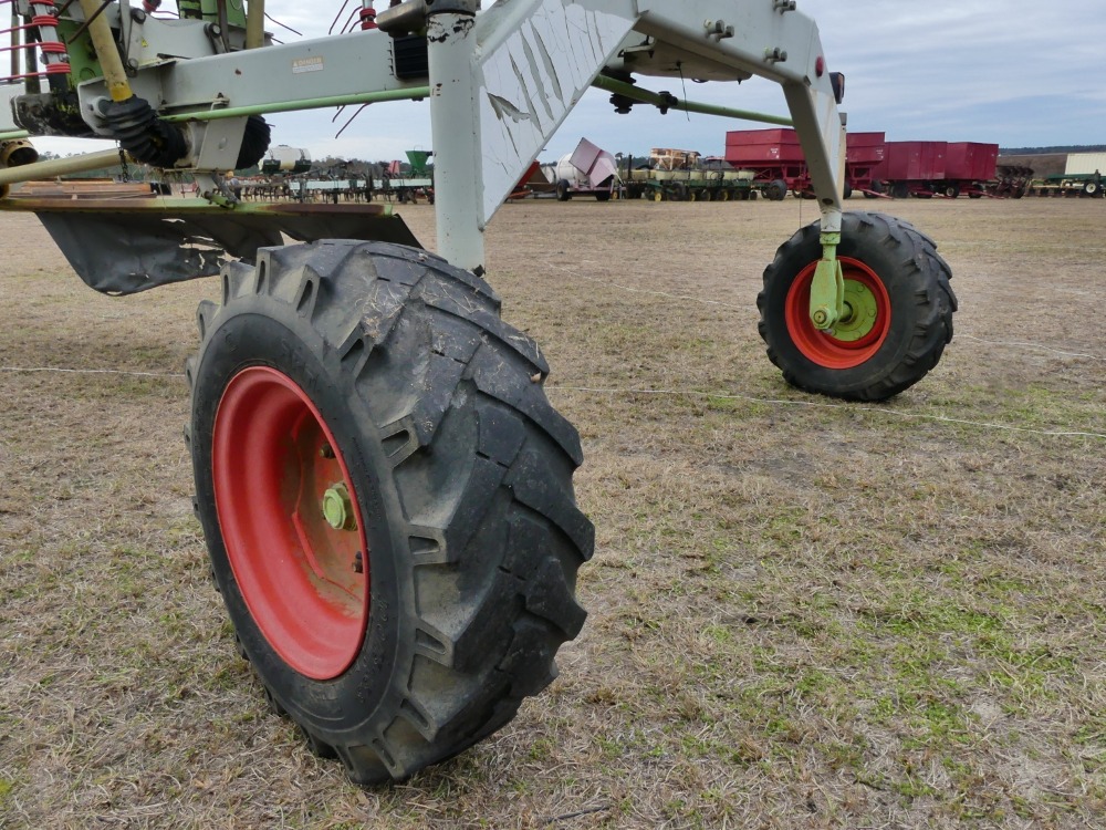 #1261 - Class Liner 880 Profile Hay Rake | DeMott Auction