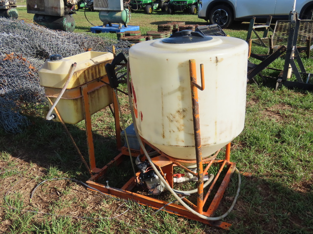 #82 - Chemical Containers 35 Gallon Spray Rig | DeMott Auction