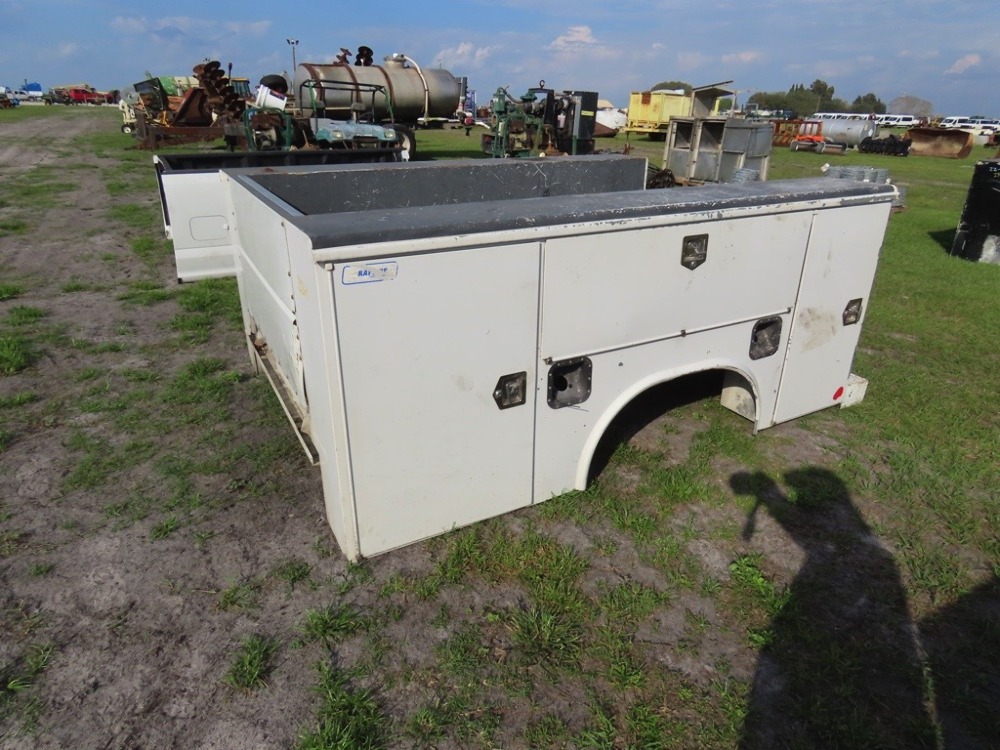 #2353 - Reading SL Service Body | DeMott Auction