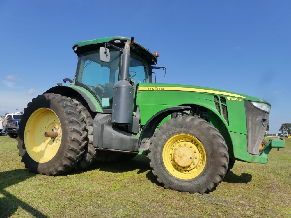 #1311 - John Deere 8260R | DeMott Auction
