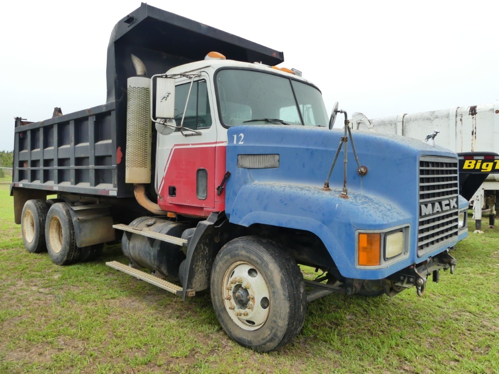 Model Ch613 #2123 - 1999 Mack CH613 | DeMott Auction