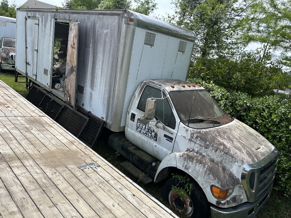 #408 - 2006 Ford F-650 XLT Super Duty Pro Loader | DeMott Auction