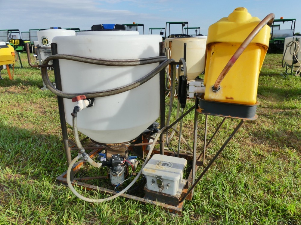 #60 - Chemical Containers 35 Gal Spray Rig | DeMott Auction