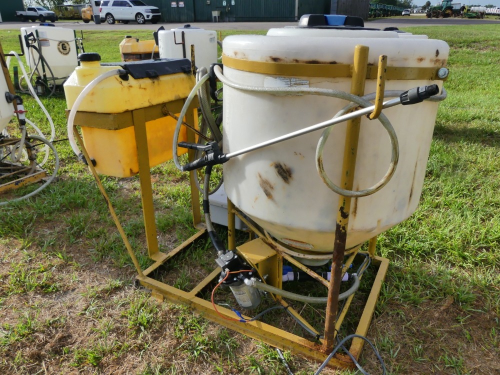 #76 - Chemical Containers 35 Gal Spray Rig | DeMott Auction