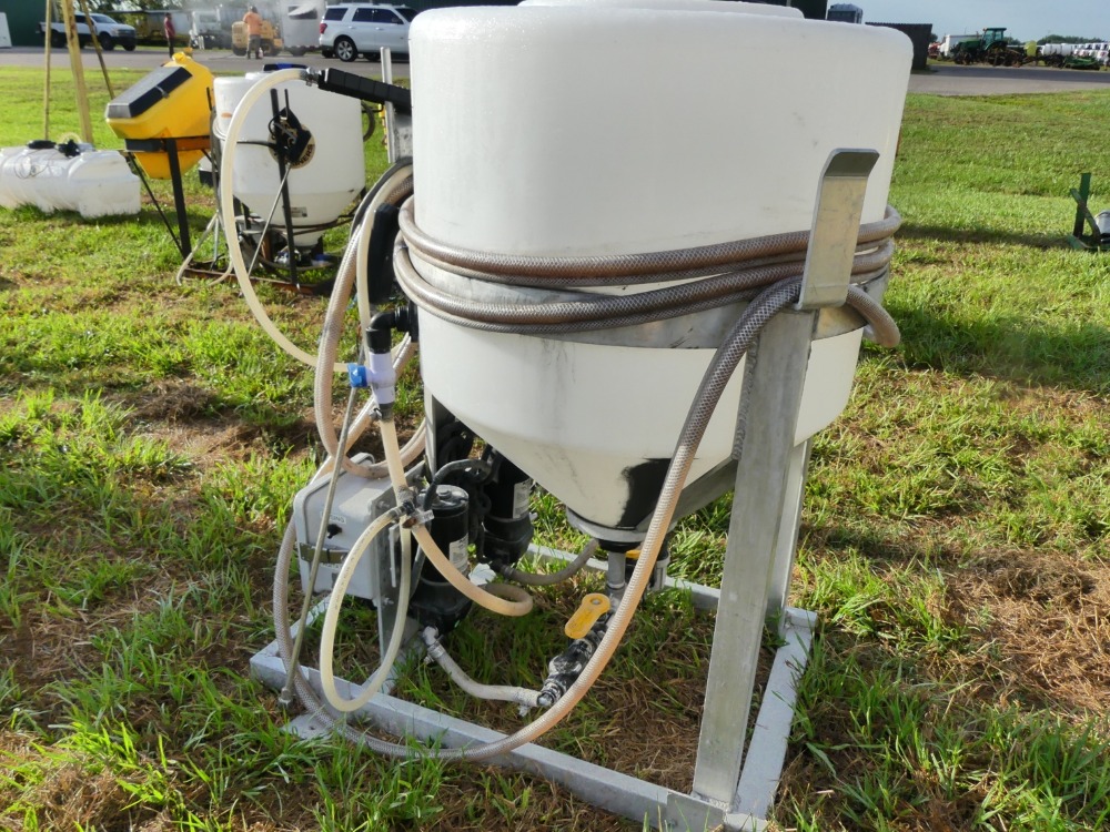 #64 - Chemical Containers 35 Gal Spray Rig | DeMott Auction
