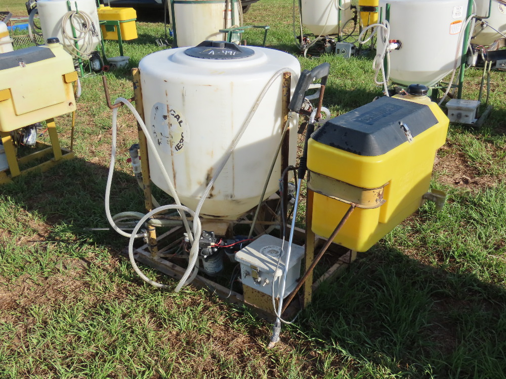 #71 - Chemical Containers 35 Gallon Spray Rig | DeMott Auction